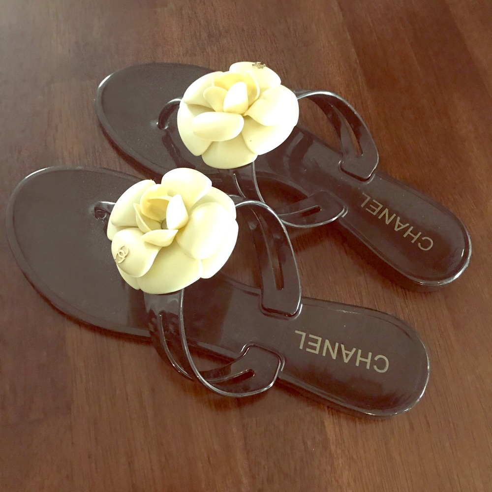 Chanel jelly black and cream with Camélia size 38